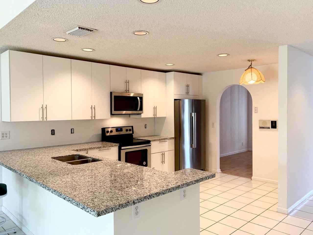 2444 Stonegate Dr - Photo 4 of 11