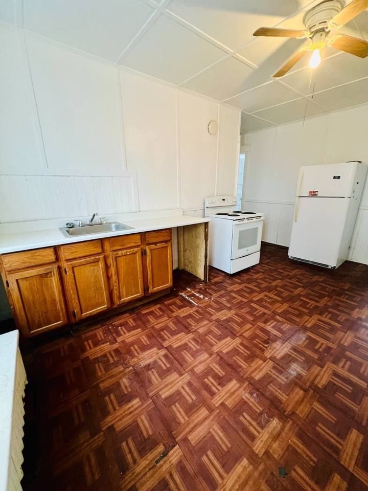 163 Market St - Photo 3 of 16