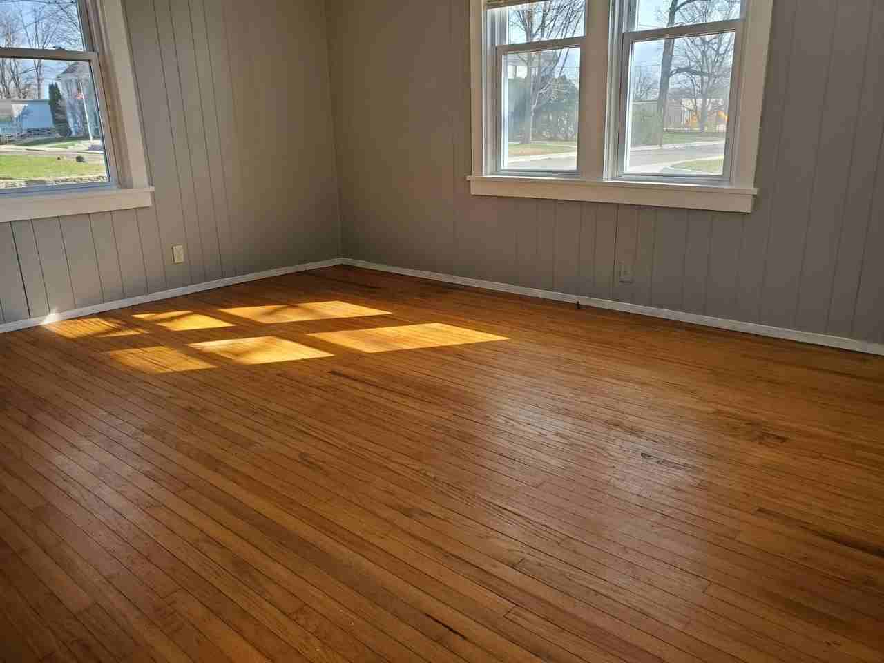 2104 5th St - Photo 3 of 7