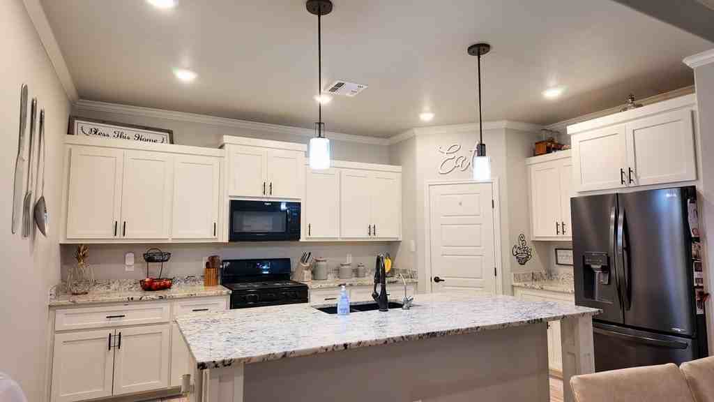 5704 Winchester Ave - Photo 4 of 17