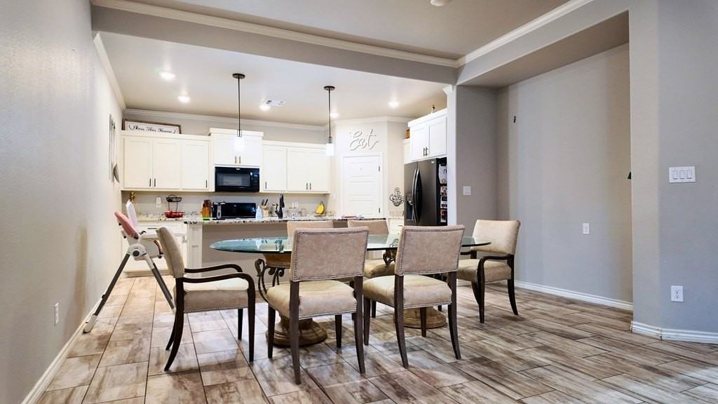 5704 Winchester Ave - Photo 5 of 17