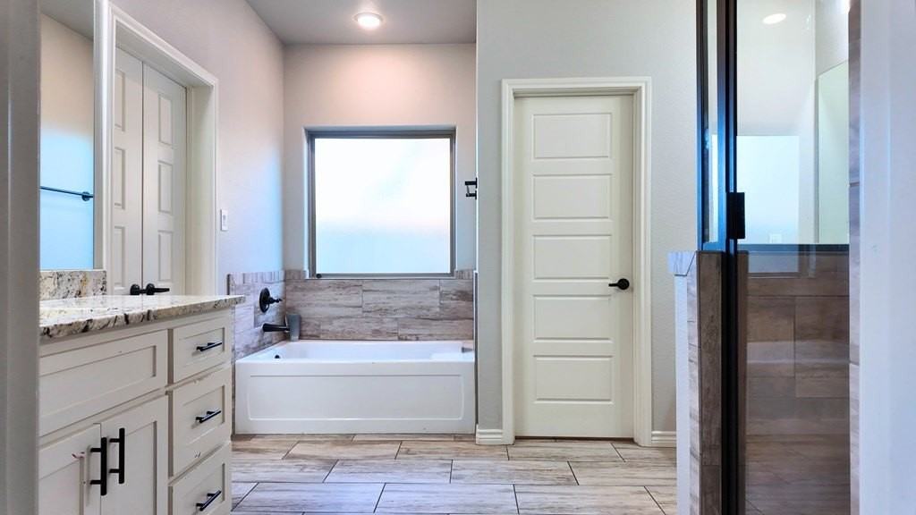 5704 Winchester Ave - Photo 6 of 17