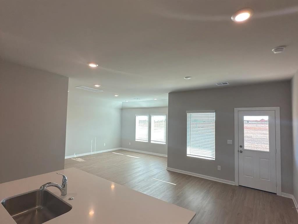 2924 Firefly Dr - Photo 5 of 17