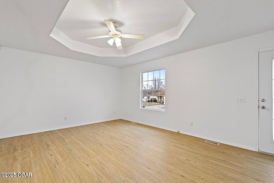 1177 E Amber Dr - Photo 3 of 29