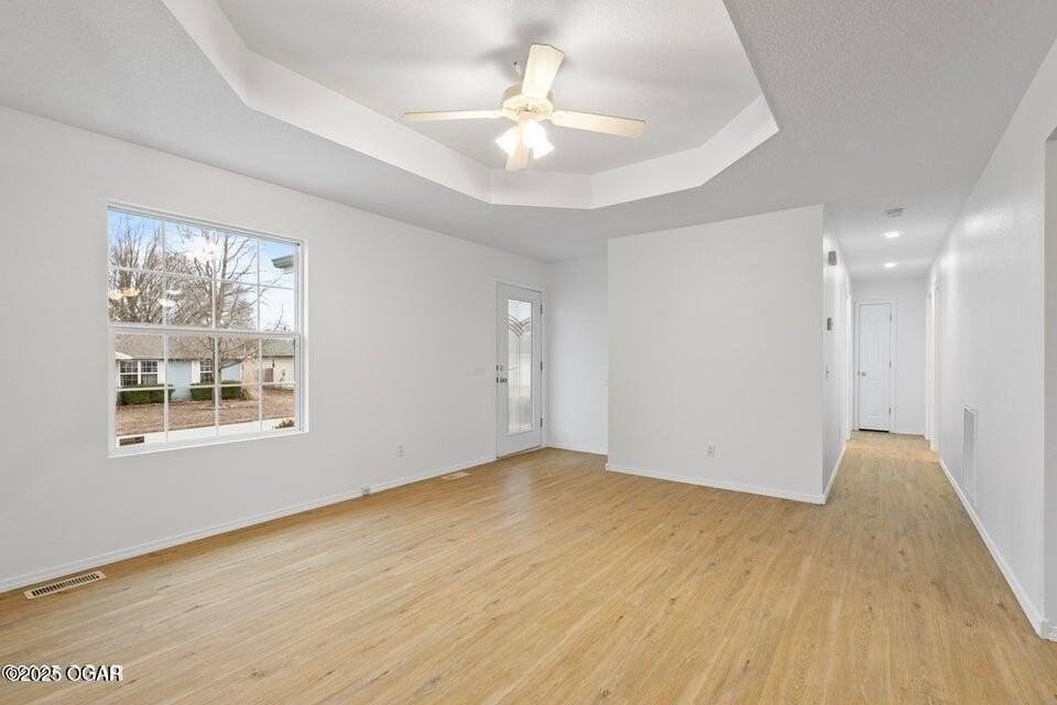 1177 E Amber Dr - Photo 4 of 29