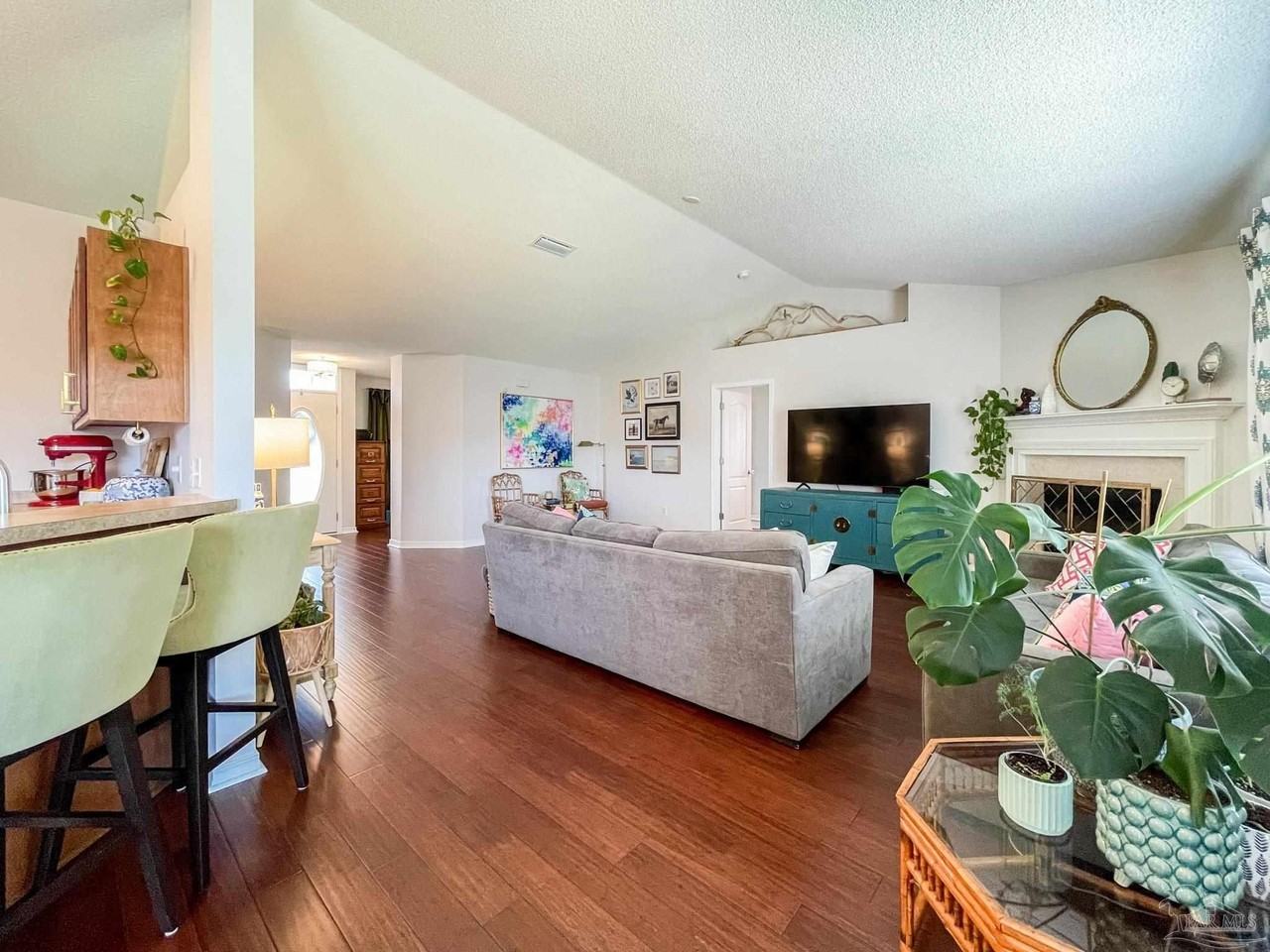 1216 Benning Pl - Photo 5 of 41