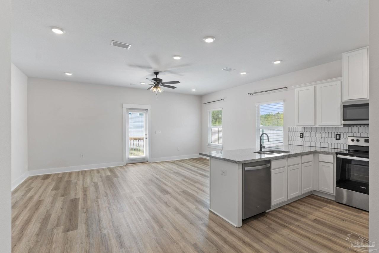 9483 Nature Creek Cir - Photo 6 of 34