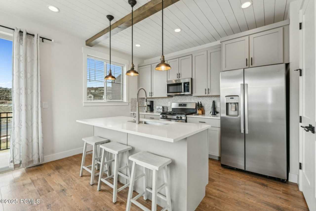 1021 W Wasatch Spring Rd - Photo 6 of 32