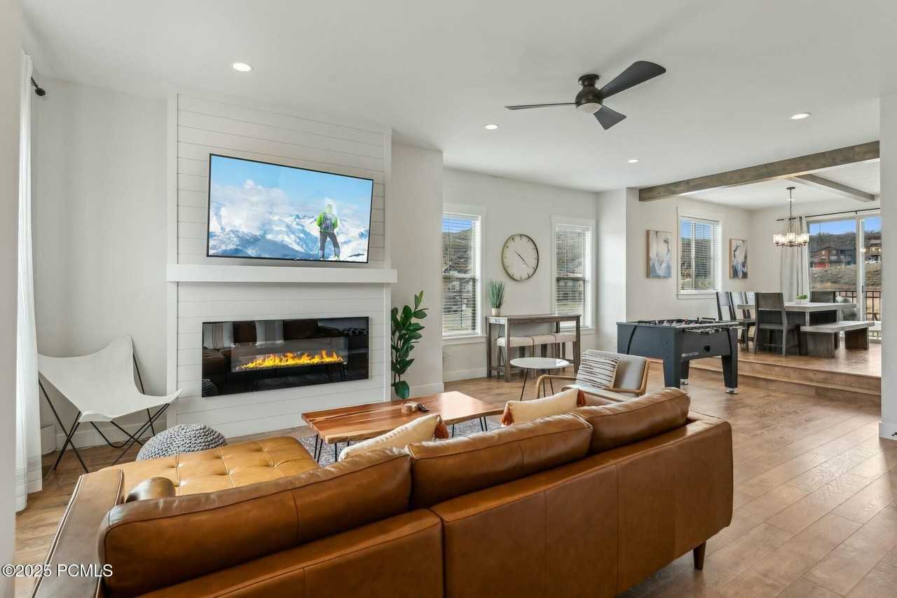 1021 W Wasatch Spring Rd - Photo 7 of 32