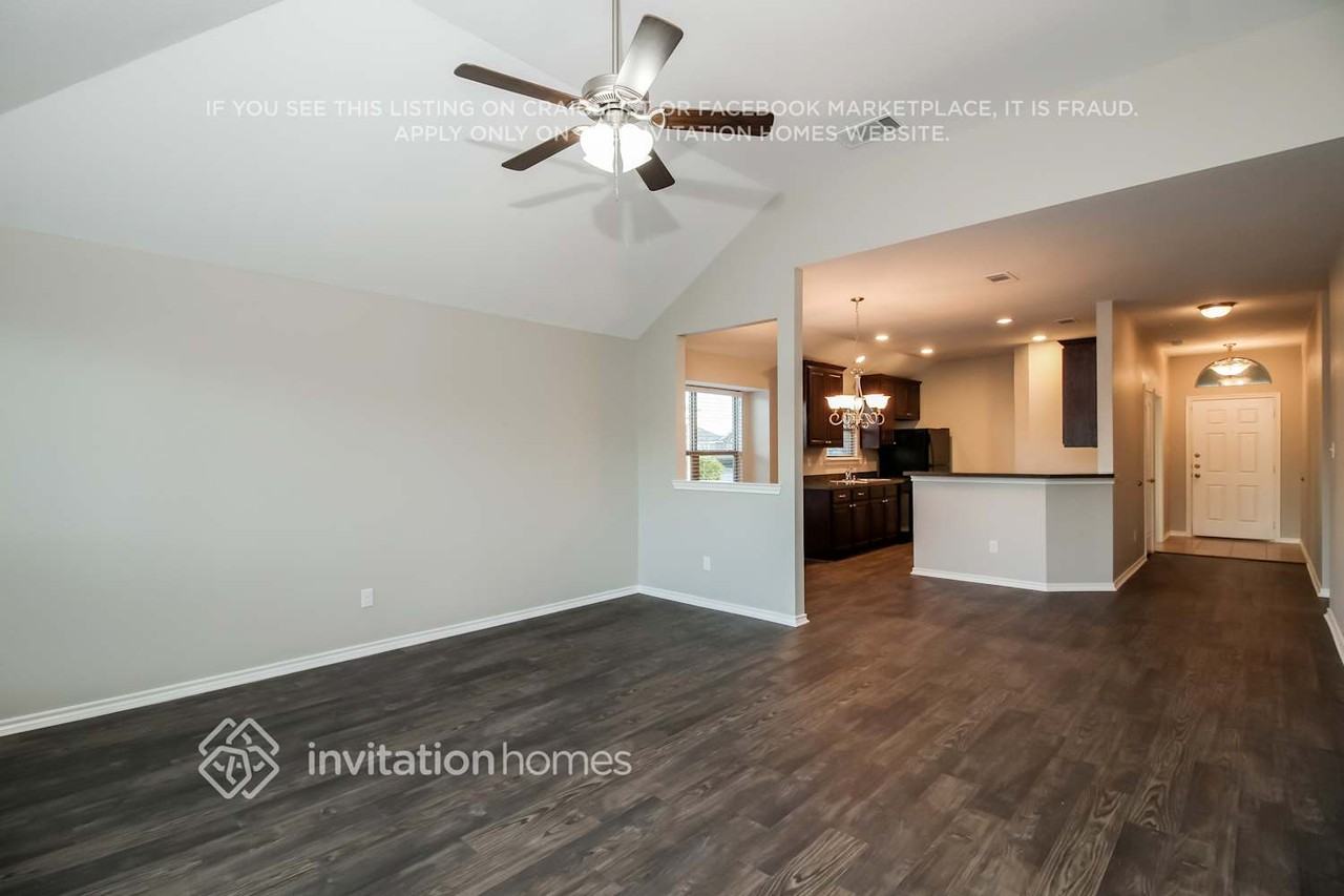 413 Windridge Dr - Photo 3 of 14