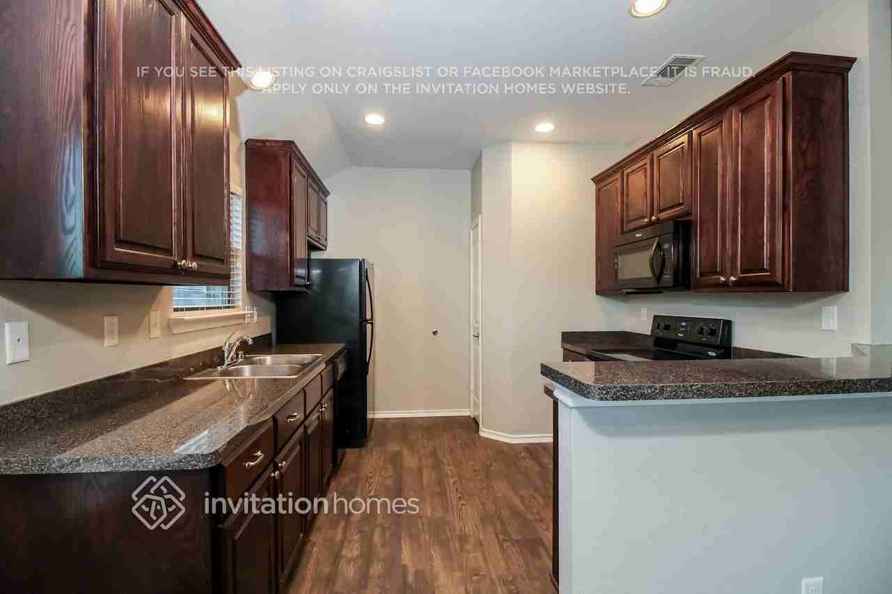 413 Windridge Dr - Photo 6 of 14