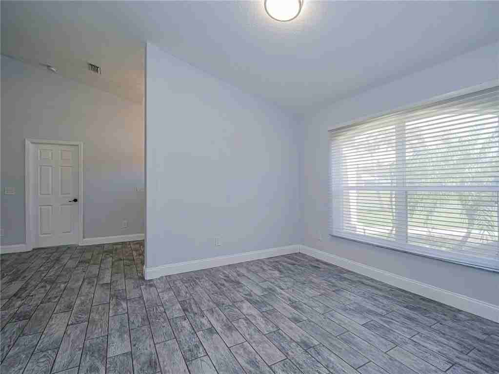 725 23rd Ave - Photo 4 of 12