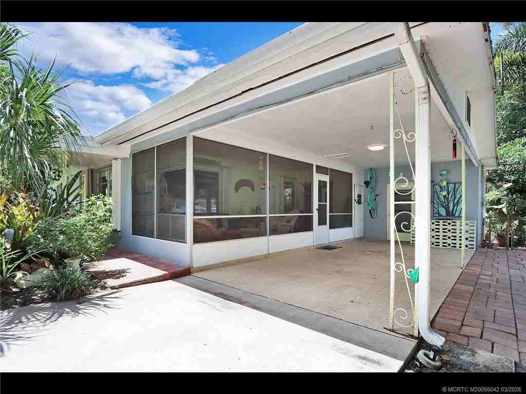 1905 Ne River Ct - Photo 5 of 18