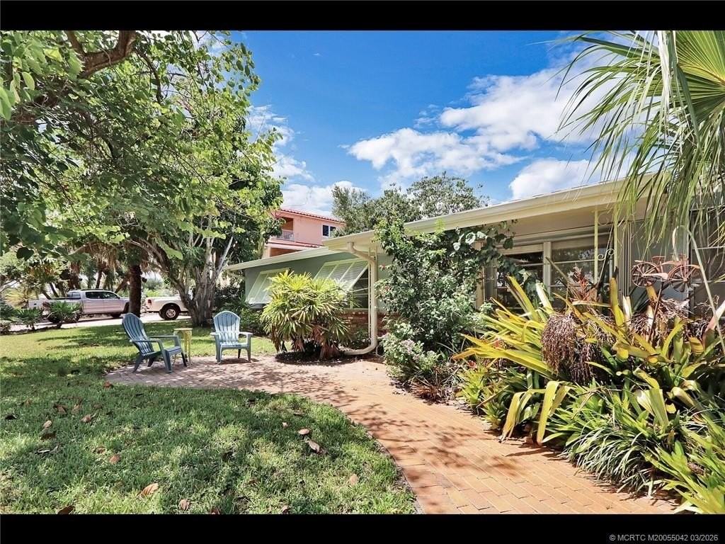 1905 Ne River Ct - Photo 6 of 18