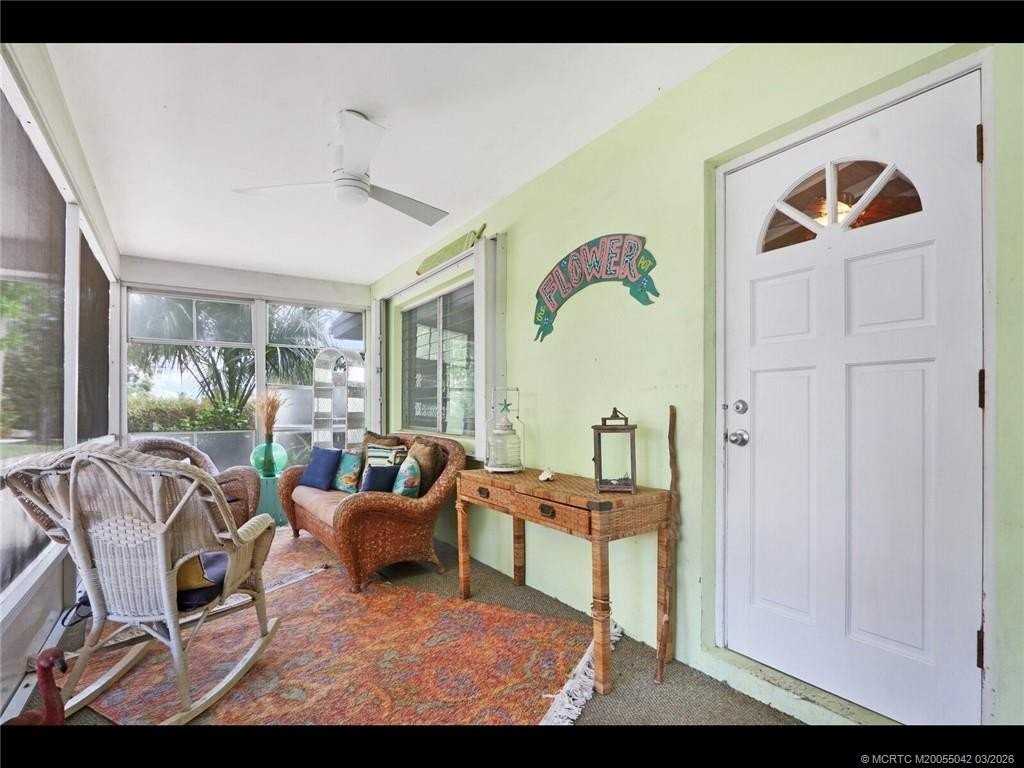 1905 Ne River Ct - Photo 7 of 18