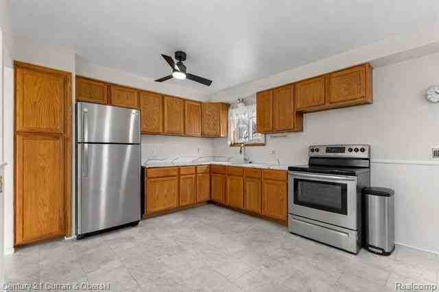 32819 Jefferson Ave - Photo 7 of 25