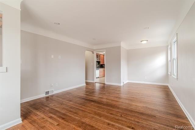 20625 Elizabeth St - Photo 3 of 15