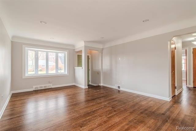 20625 Elizabeth St - Photo 4 of 15