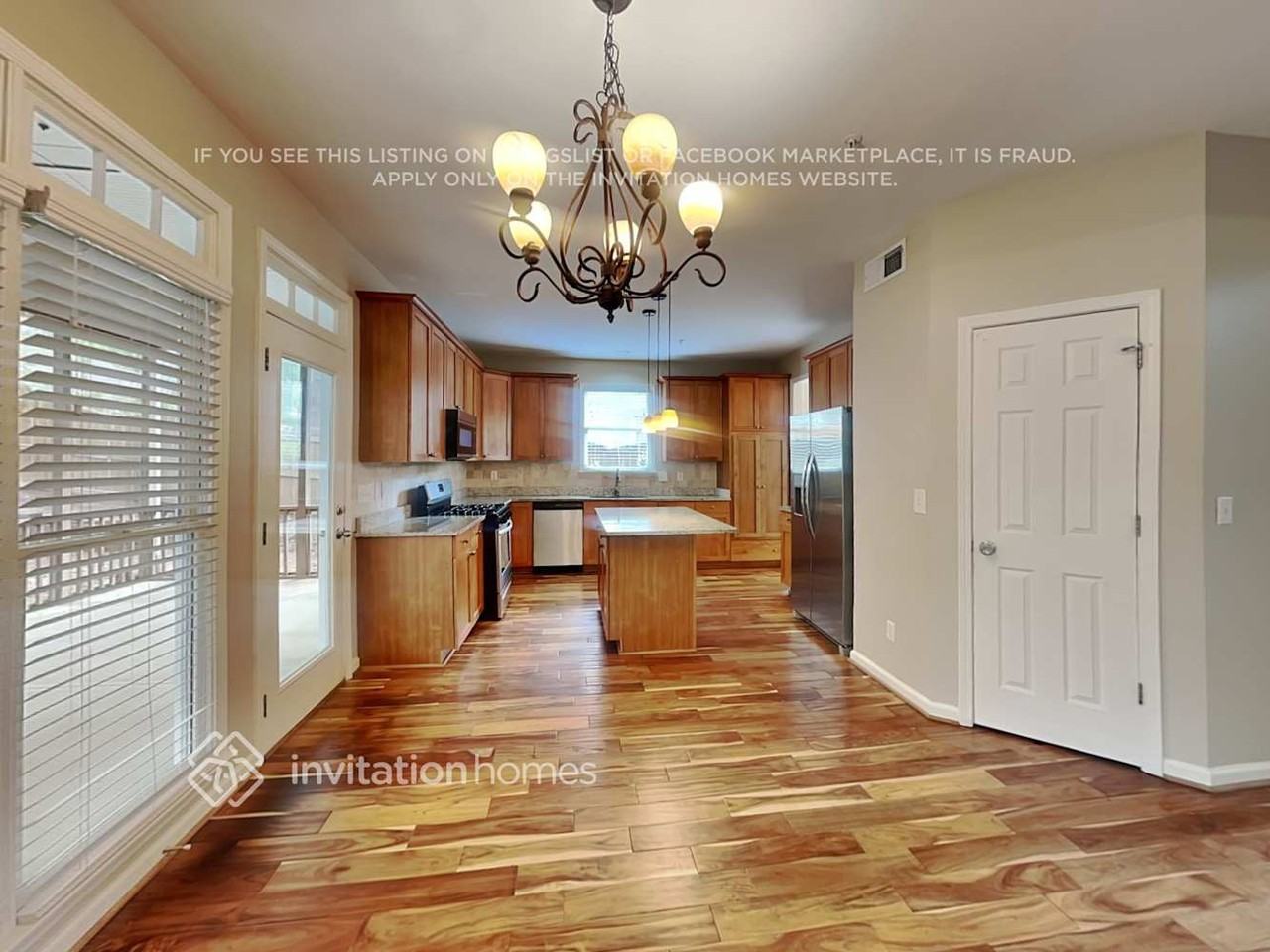 1396 Merrifield Ln - Photo 3 of 12