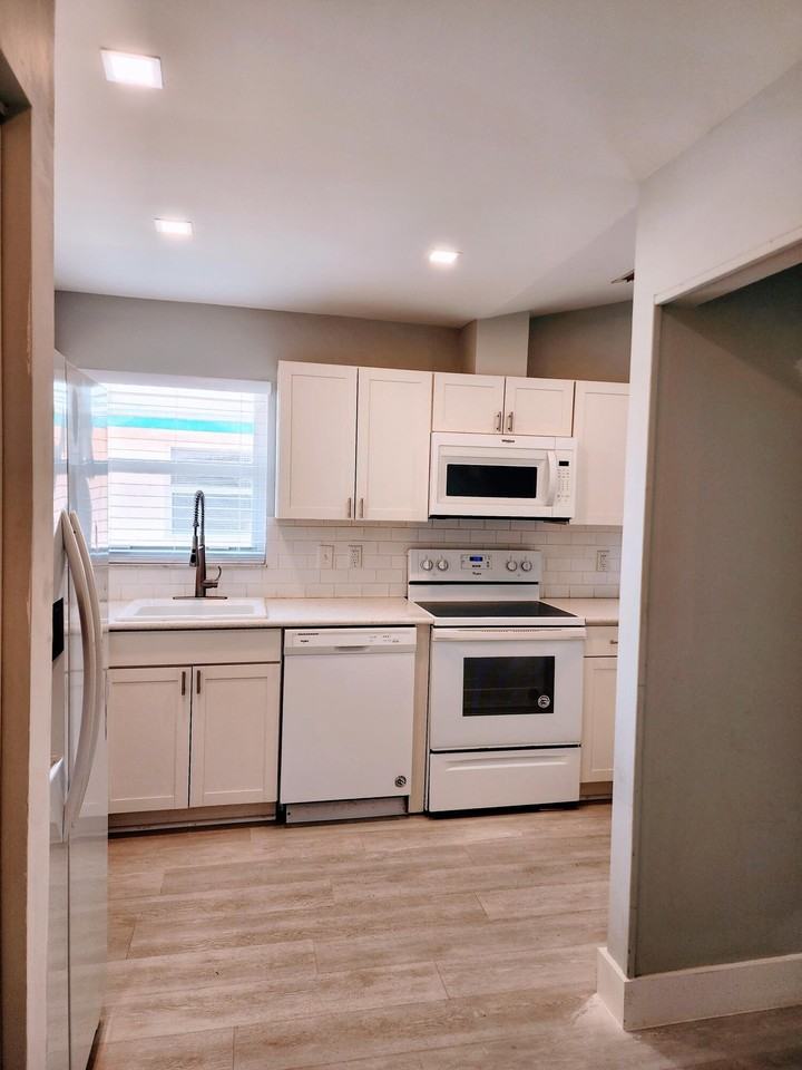 8933 Se Hobe Ridge Ave - Photo 2 of 23