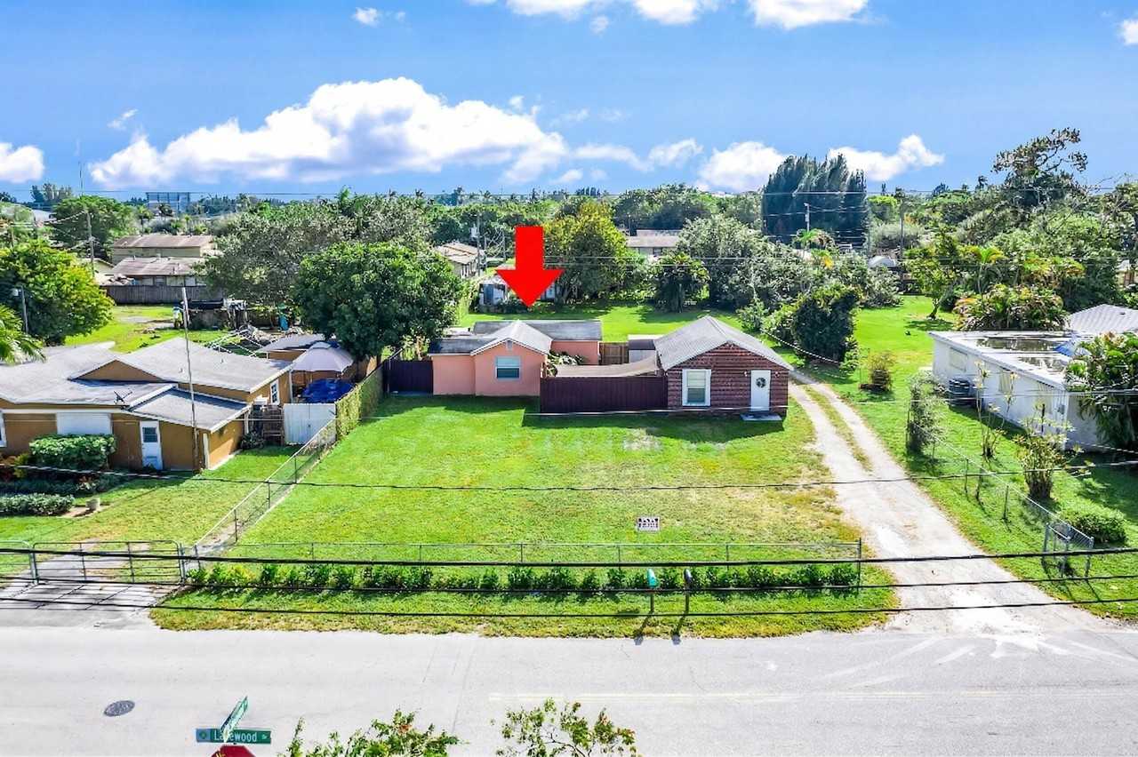 3901 Lakewood Rd #B - Photo 2 of 13