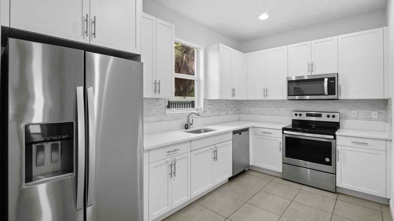 6919 Pines Cir - Photo 3 of 31