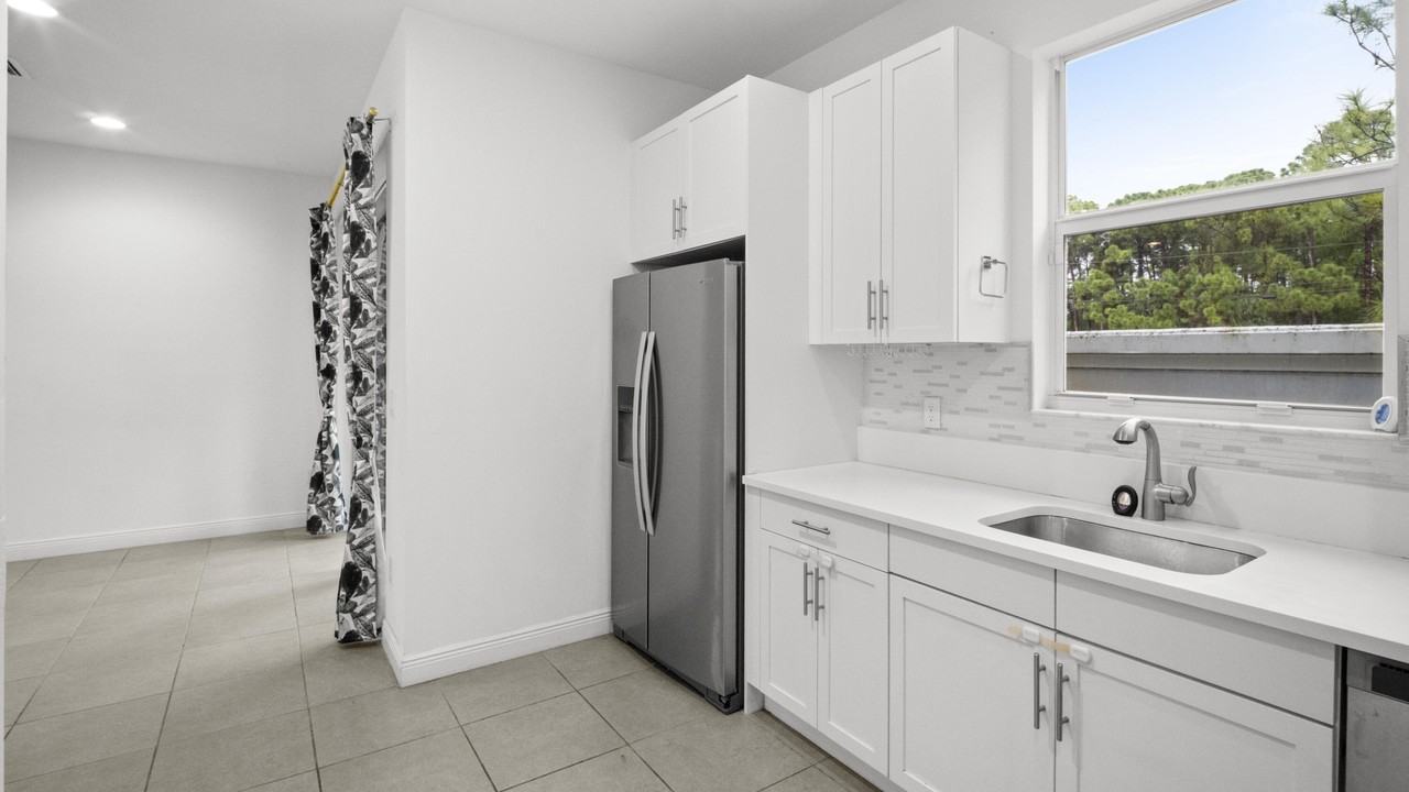 6919 Pines Cir - Photo 4 of 31