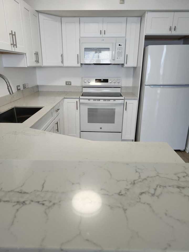 802 Villa Cir - Photo 2 of 28