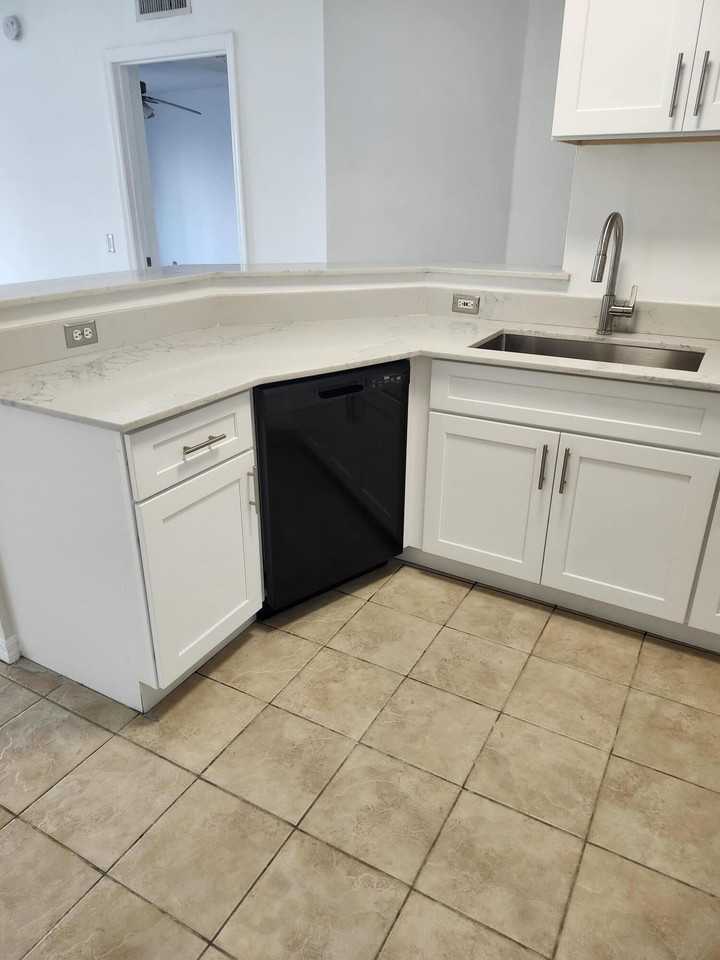 802 Villa Cir - Photo 4 of 28