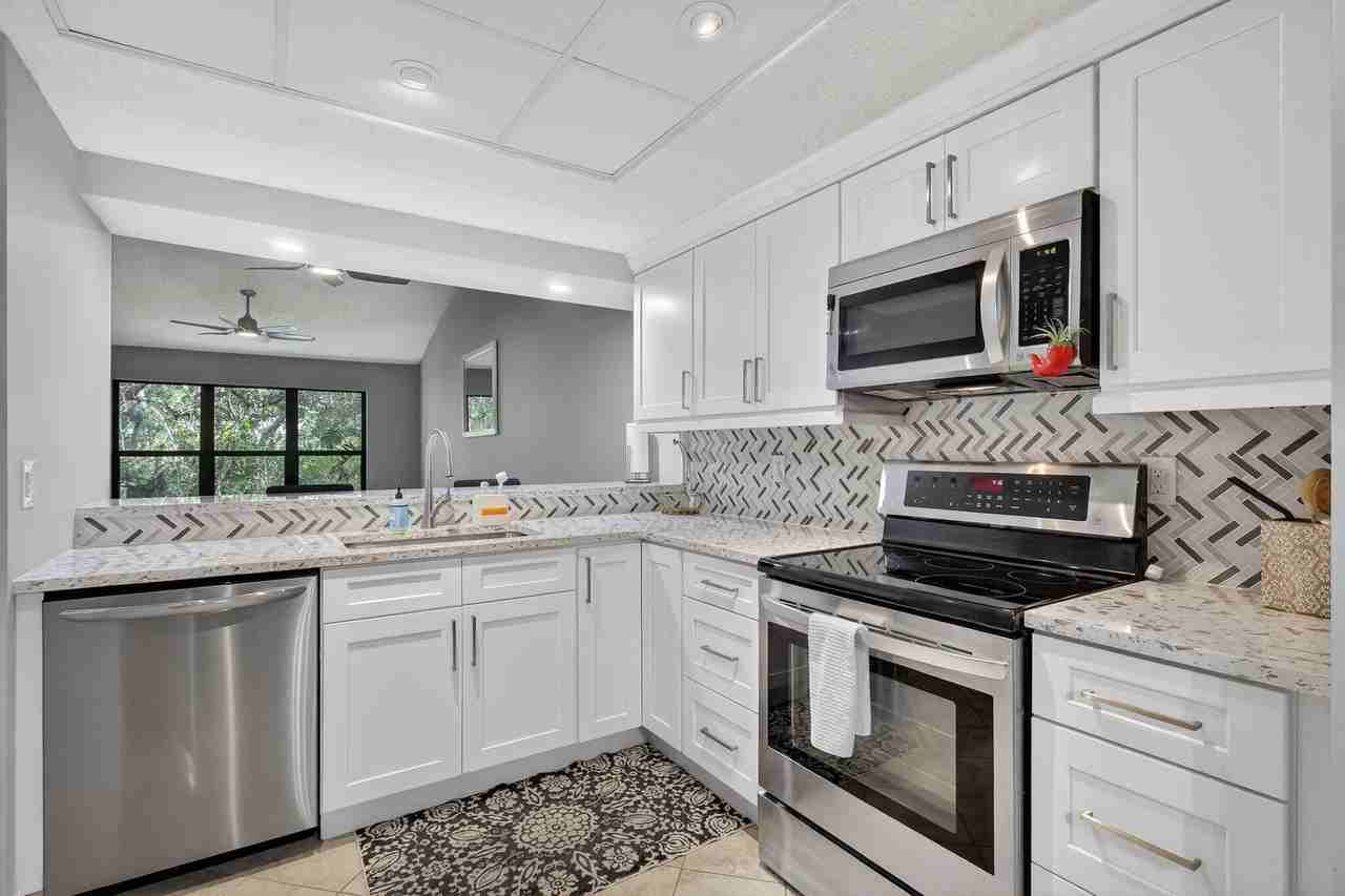 5230 Se Seascape Way Apt 201 - Photo 6 of 36