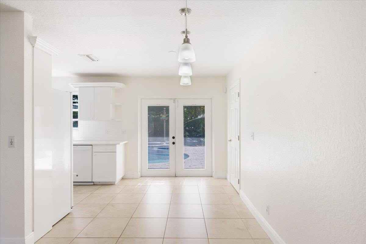 1012 Mohican Blvd - Photo 5 of 26