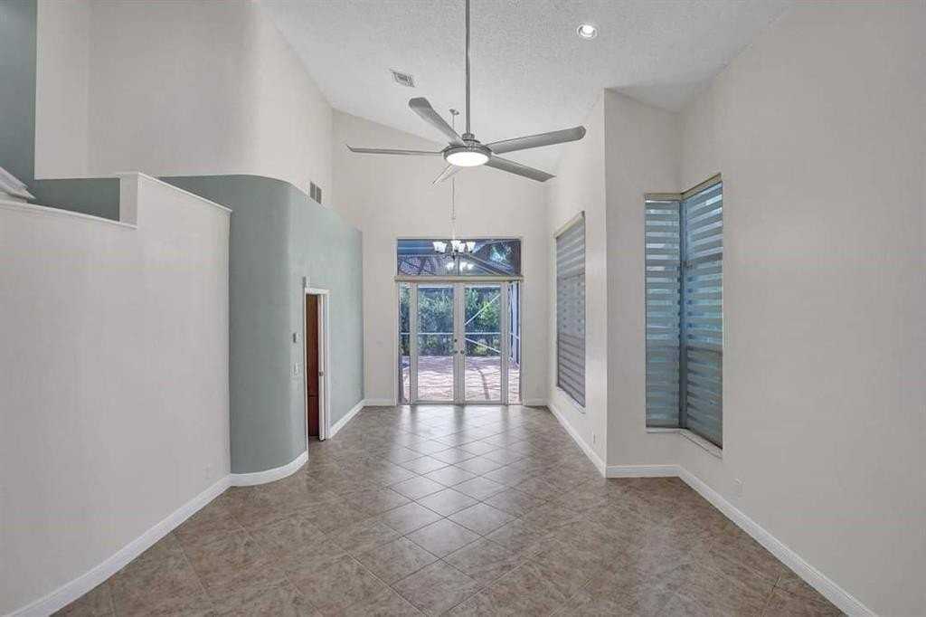 11032 Boston Dr - Photo 3 of 33