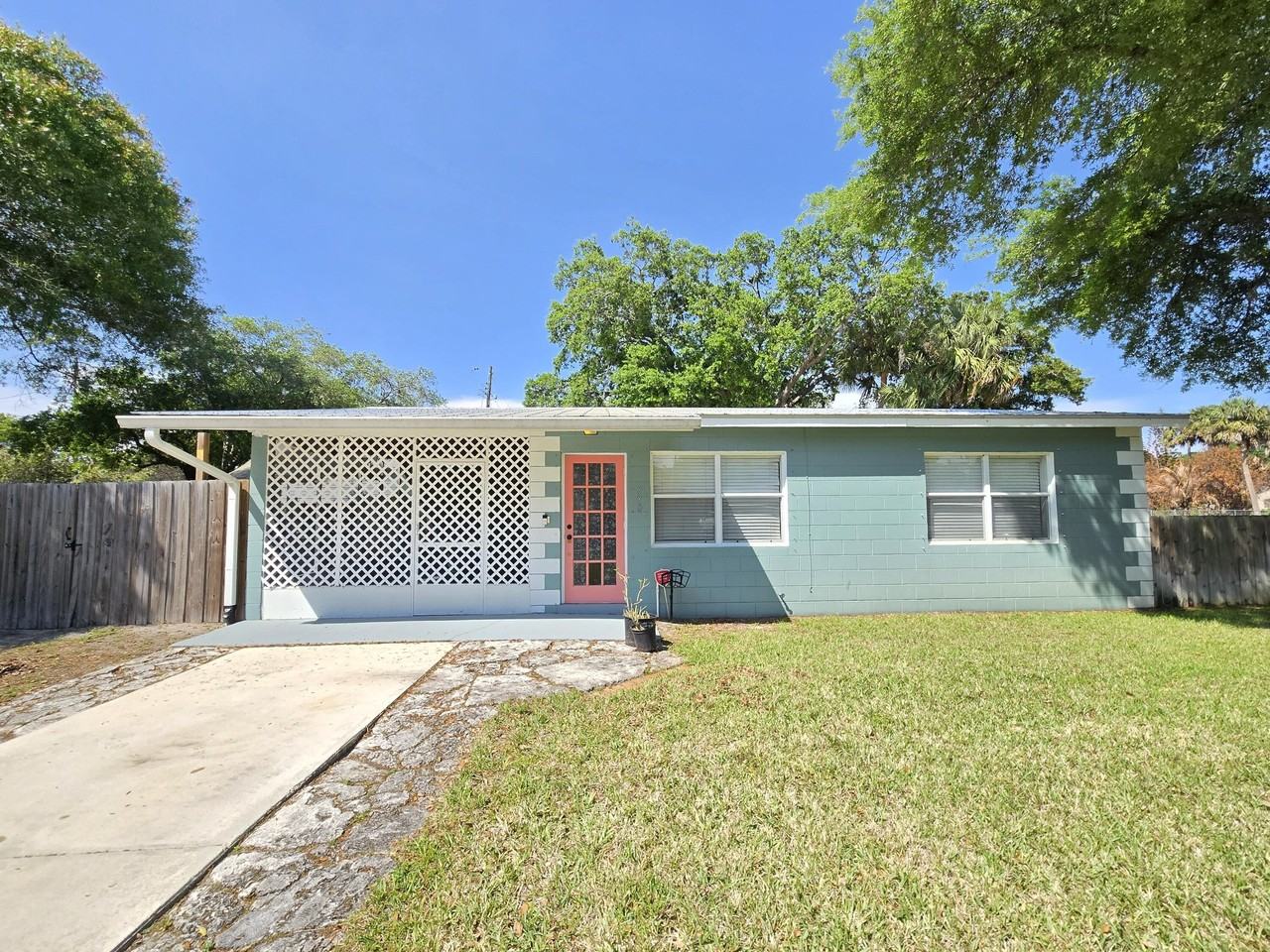 330 Borraclough St - Photo 2 of 25