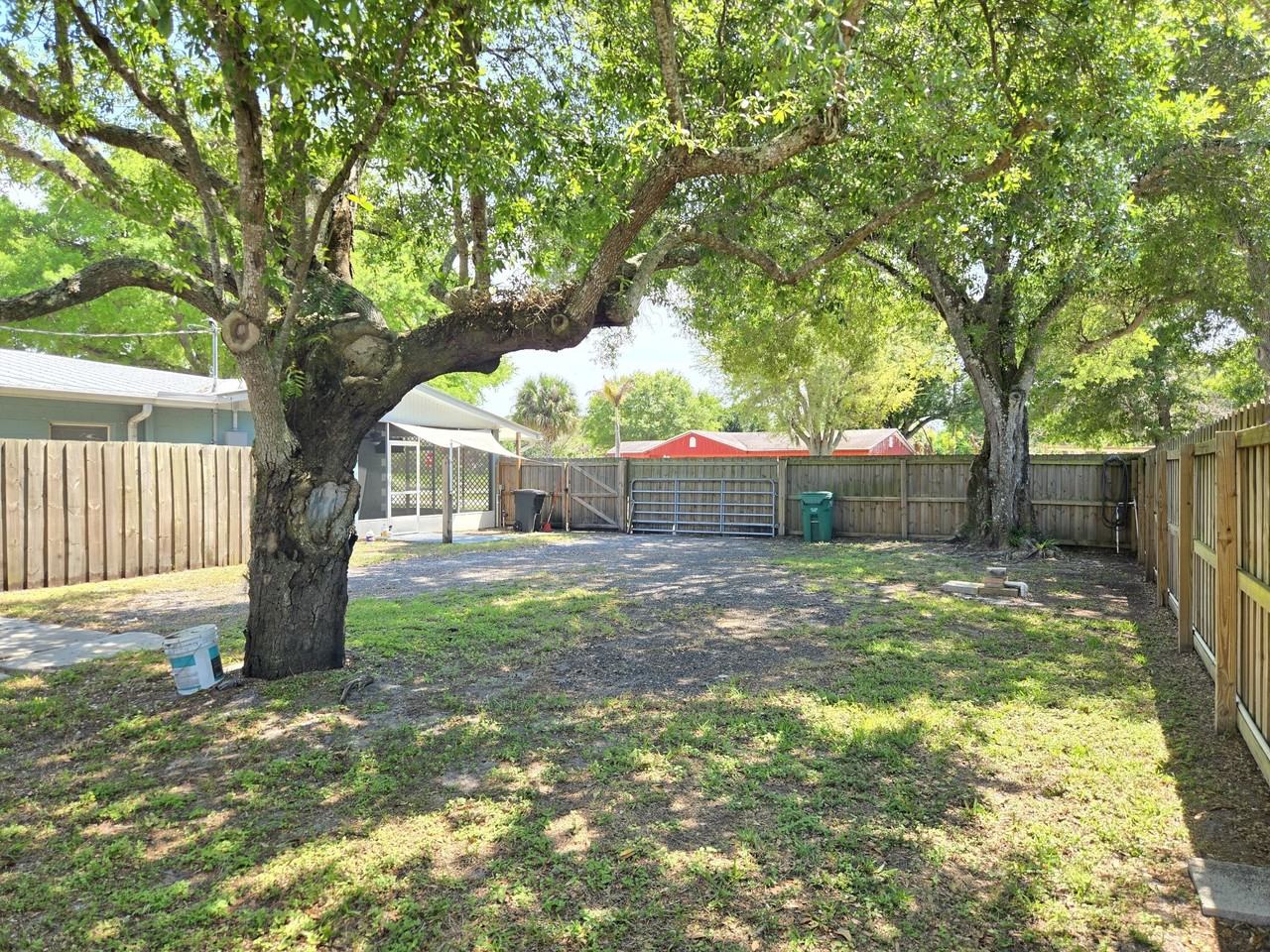 330 Borraclough St - Photo 3 of 25