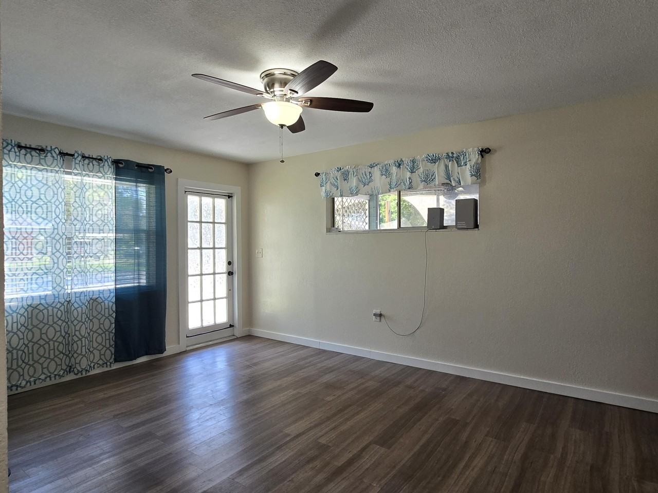 330 Borraclough St - Photo 4 of 25