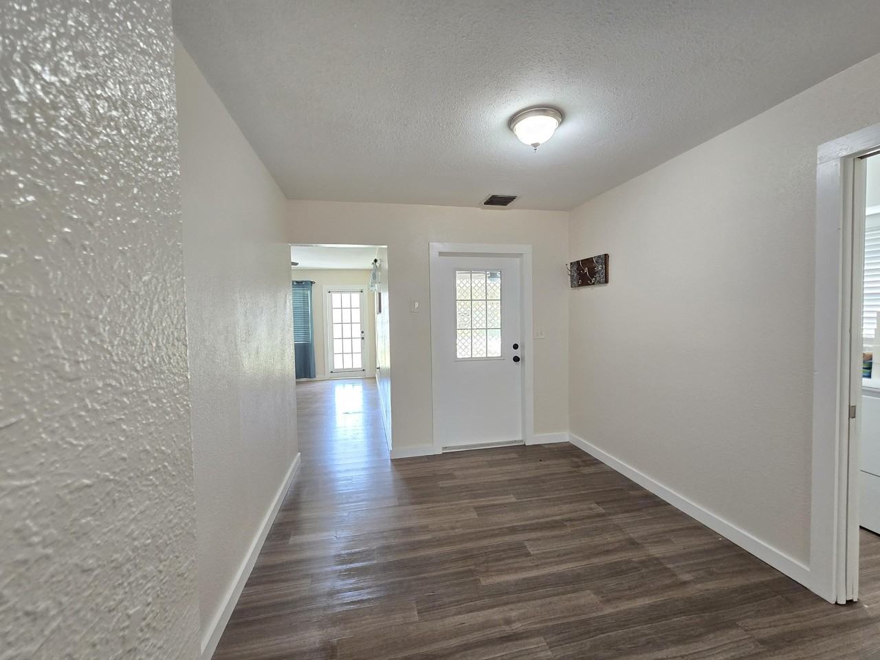 330 Borraclough St - Photo 5 of 25