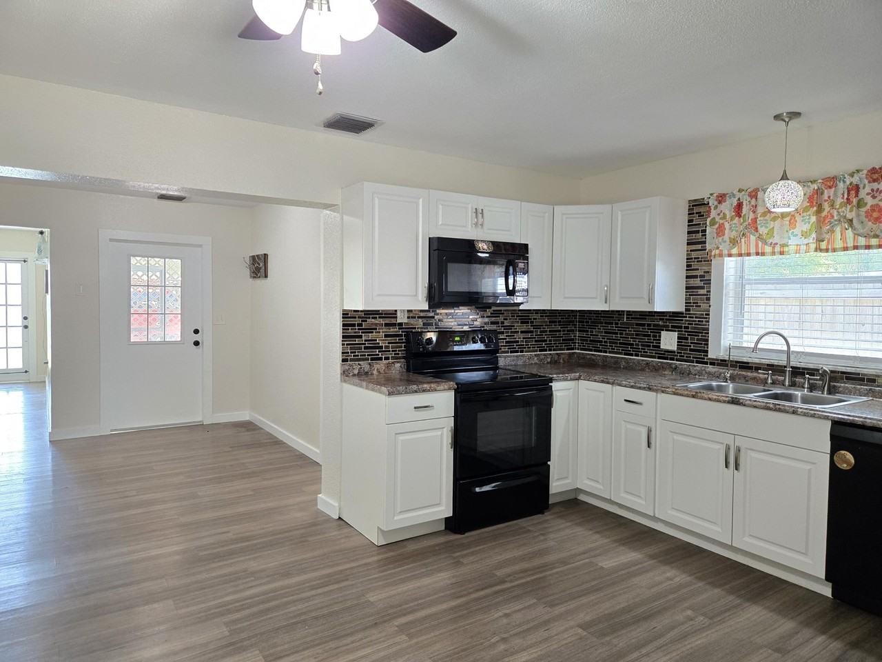 330 Borraclough St - Photo 6 of 25