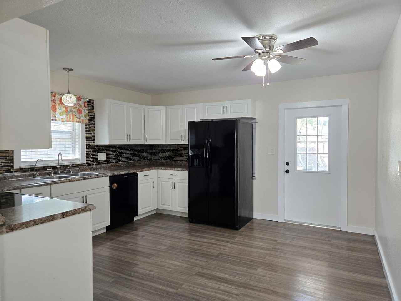 330 Borraclough St - Photo 7 of 25