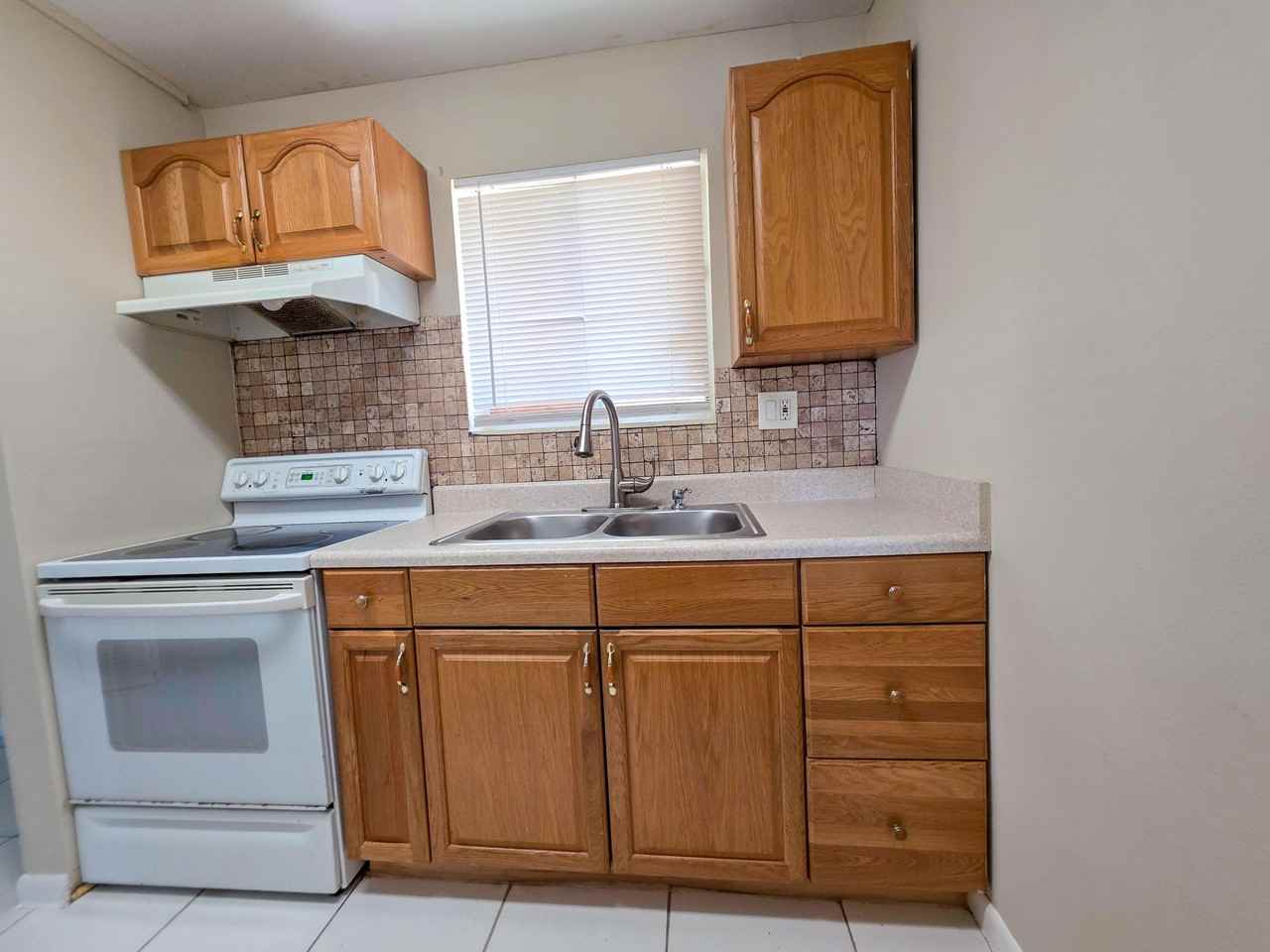 6106 Forest Hill Blvd Apt 207 - Photo 3 of 8