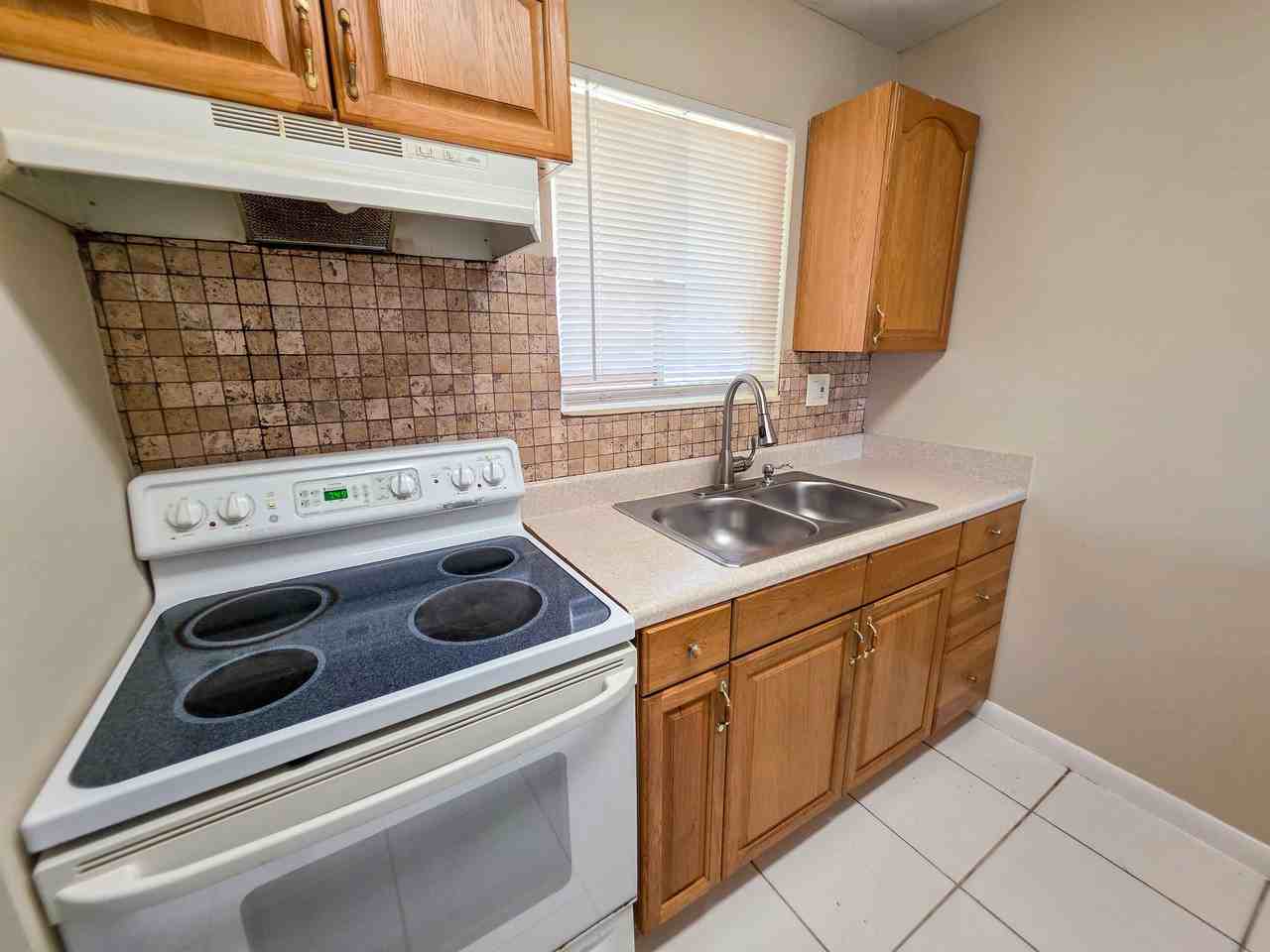6106 Forest Hill Blvd Apt 207 - Photo 4 of 8