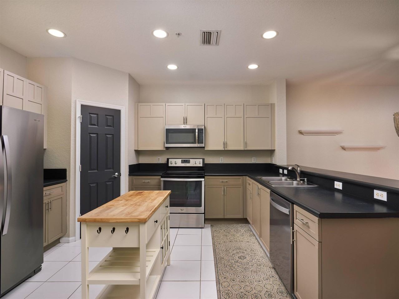 463 Schoolhouse Rd - Photo 7 of 21