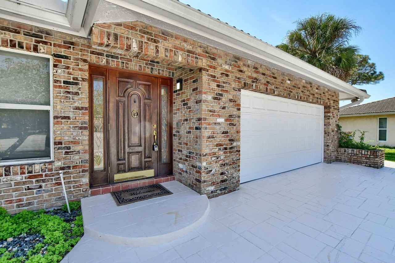 2334 Nw Timbercreek Cir - Photo 3 of 50