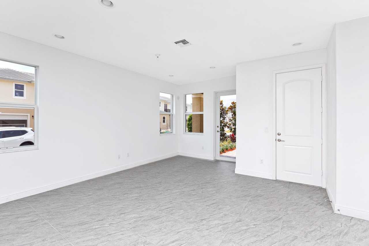 6961 Pines Cir Unit 27 - Photo 5 of 6