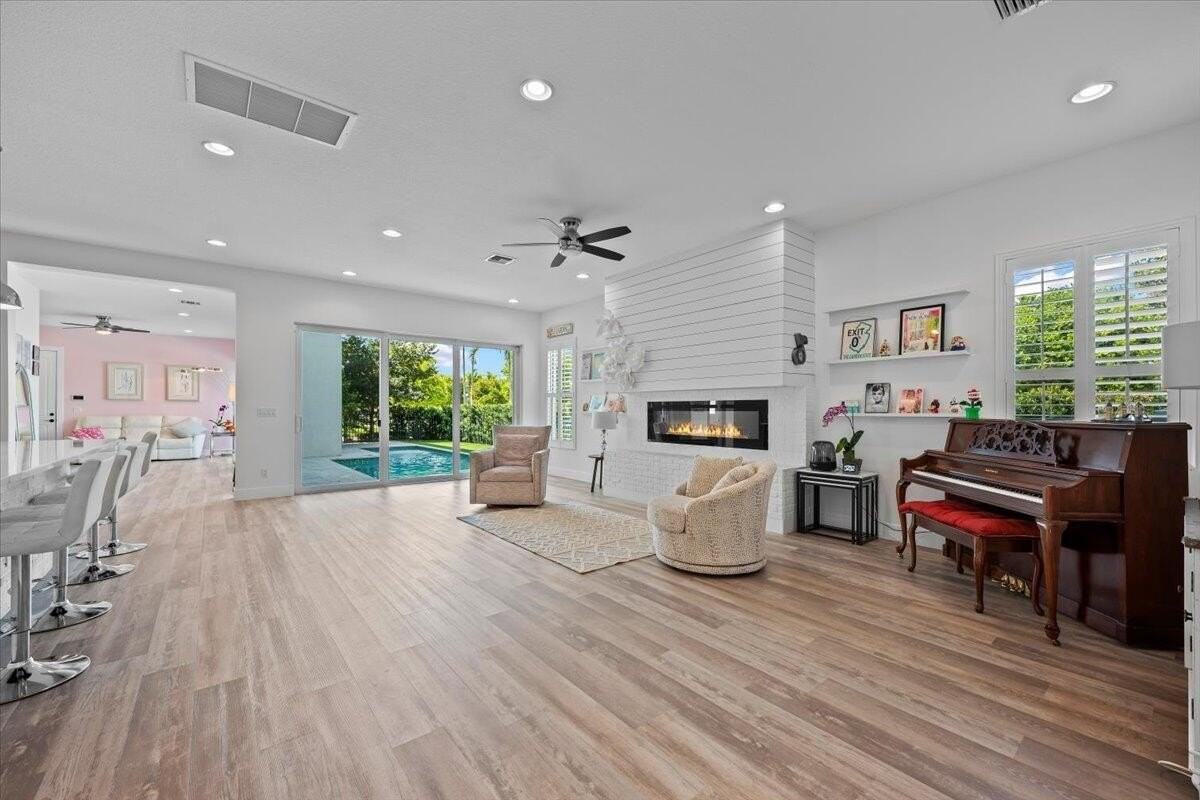 1127 Faulkner Ter - Photo 5 of 49