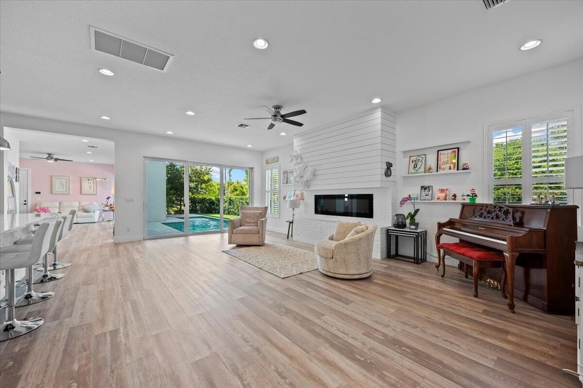 1127 Faulkner Ter - Photo 6 of 49