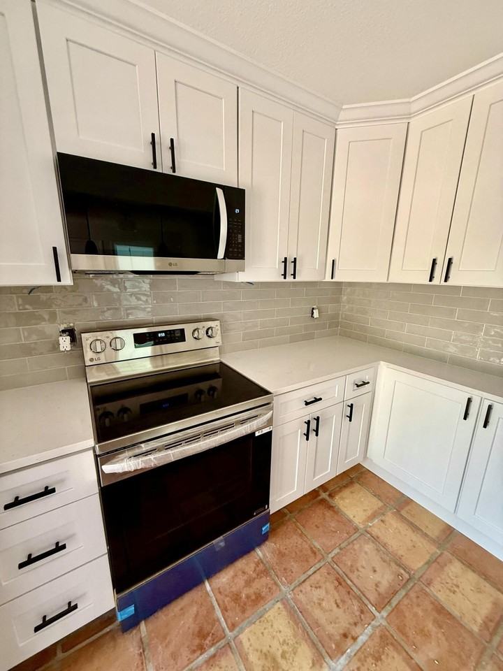 2431 24th Ct - Photo 3 of 14