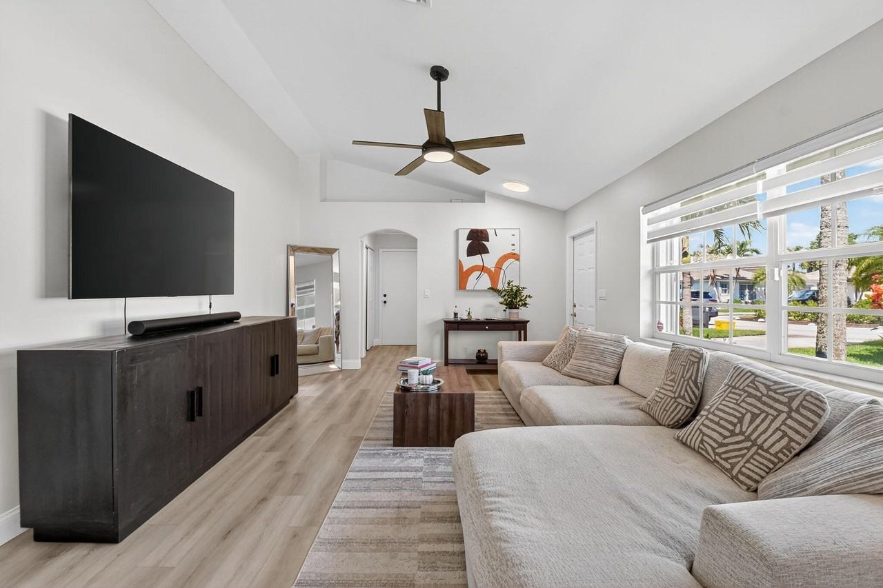 1866 Capeside Cir - Photo 4 of 25