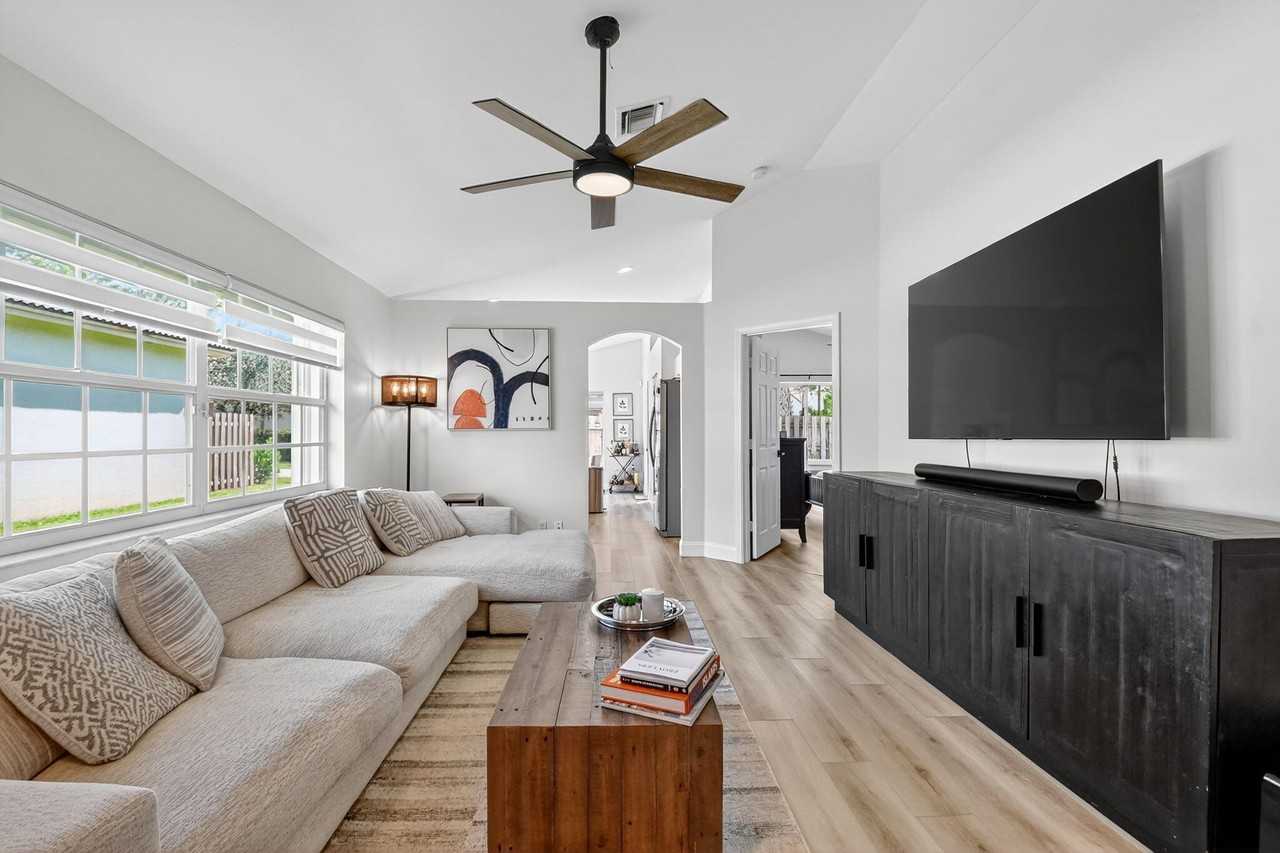 1866 Capeside Cir - Photo 5 of 25