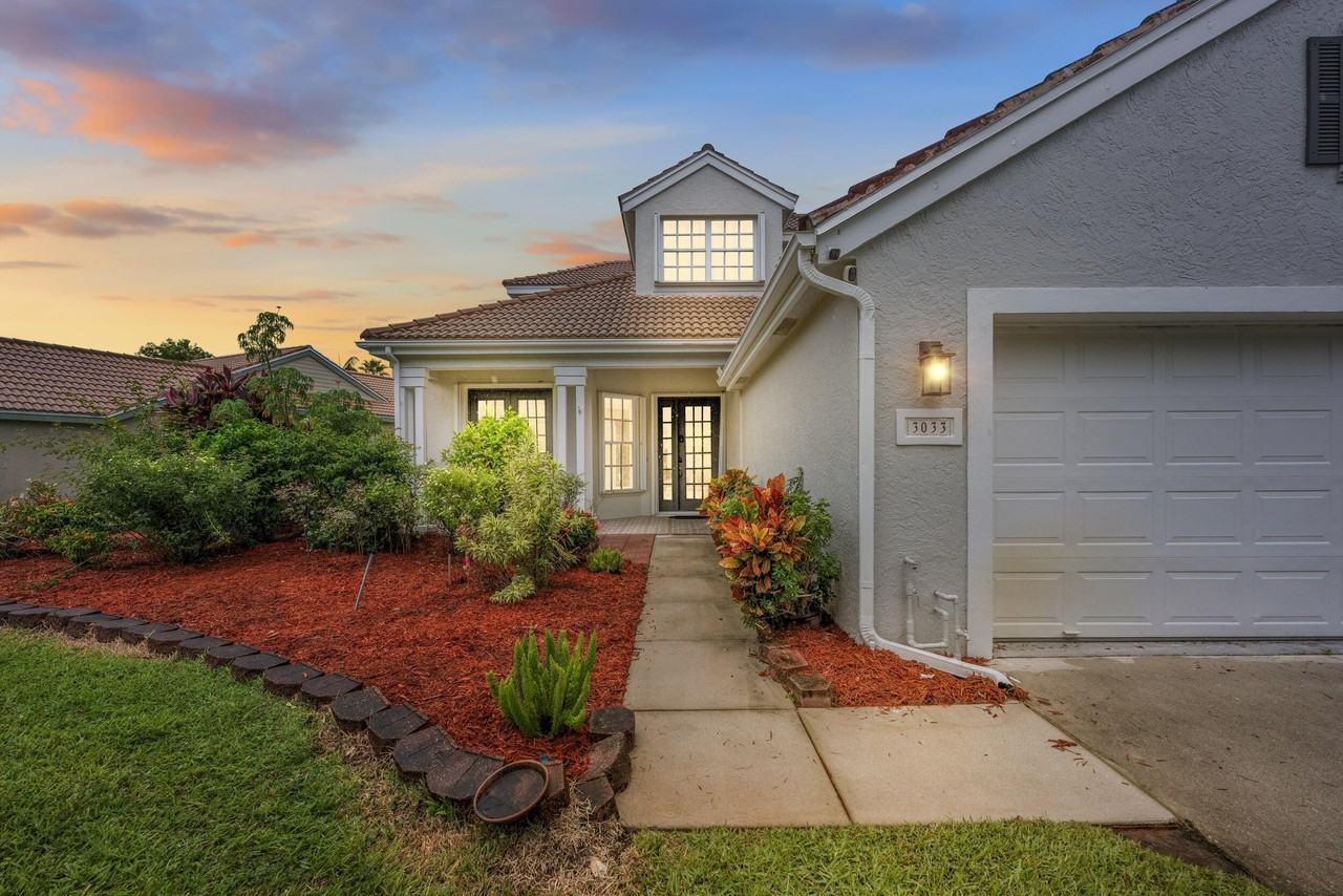 3033 Se Brierwood Pl - Photo 2 of 50