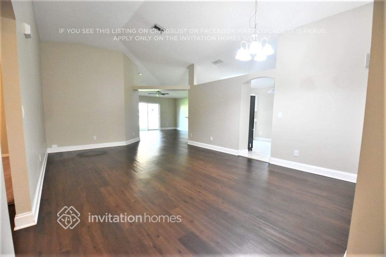 2257 Deercroft Dr - Photo 3 of 7